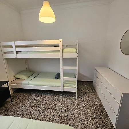 Quarto em Acomodações Particulares Guest Close Airport