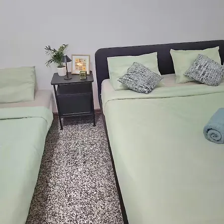 Guest Close Airport Δωμάτια σε οικογενειακή κατοικία *