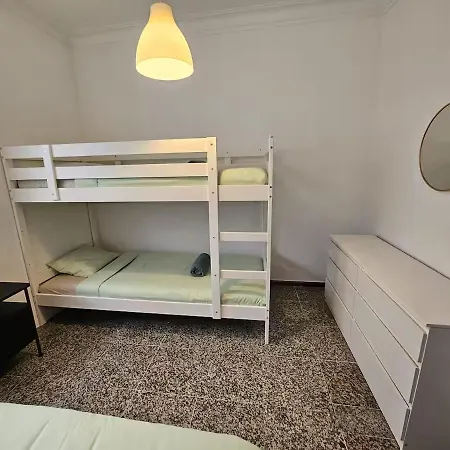 Guest Close Airport Δωμάτια σε οικογενειακή κατοικία Lisboa